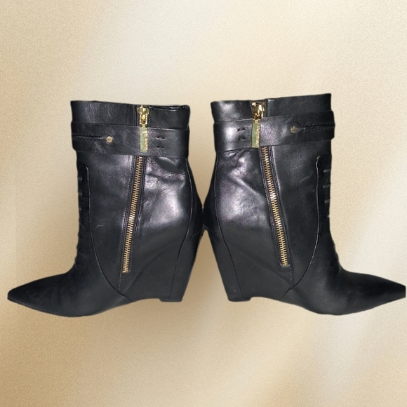 RACHEL Rachel Roy Black Leather Wedge Heel Boot Gold Accents Buckles Size 7 - Picture 5 of 14